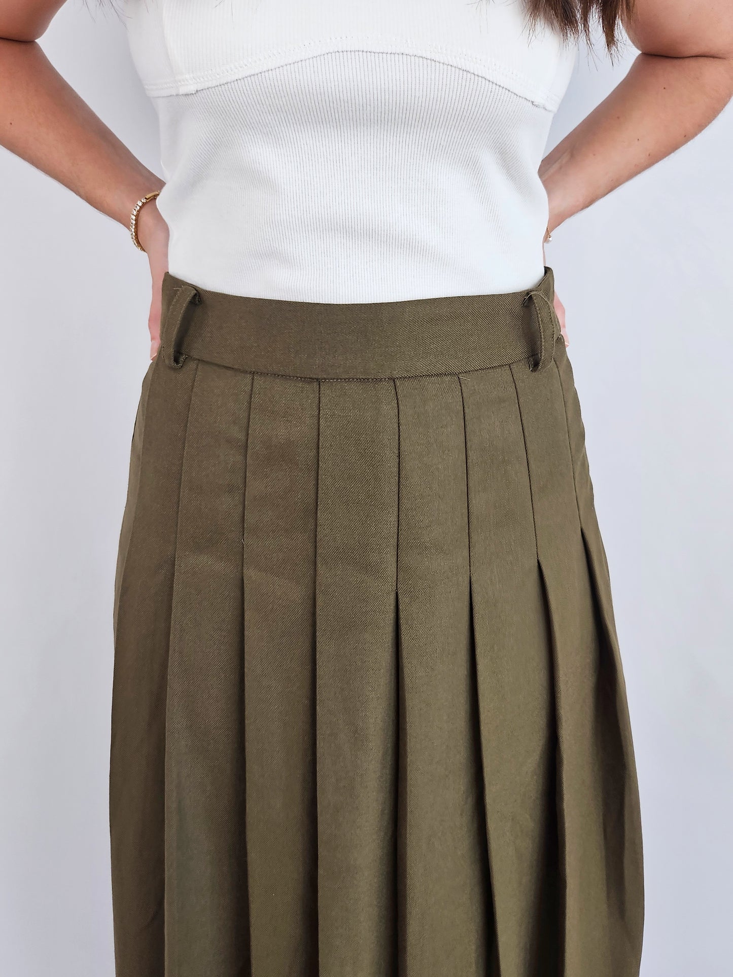 OLIVE MIDI PLEATED SKIRT