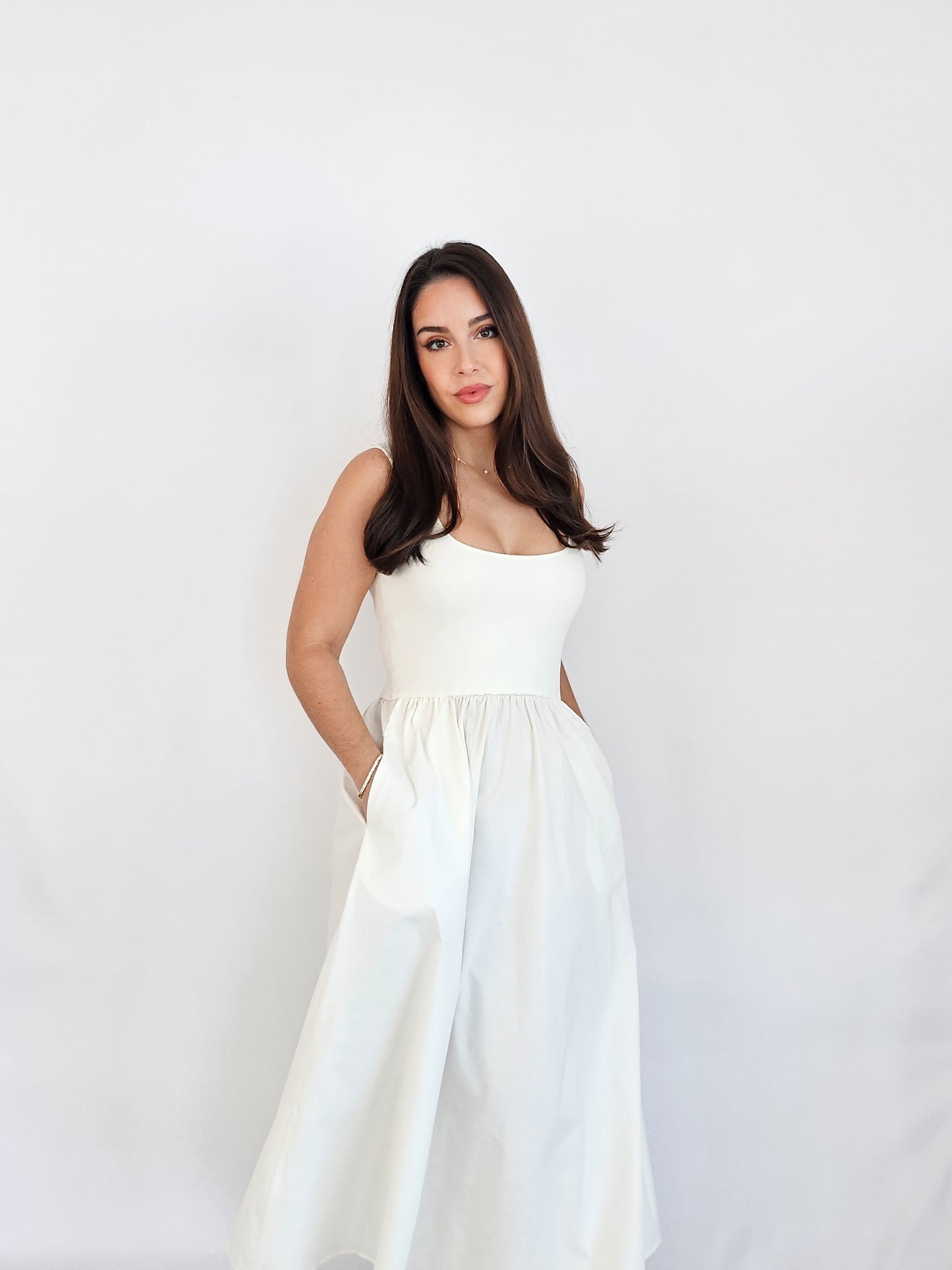 WHITE MAXI-LENGTH KNIT DRESS