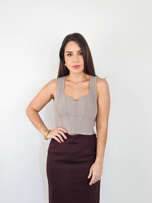 Sleeveless knit top is a great staple piece to have in your wardrobe. In the photo this top is paired with a pencil skirt to provide more of a workwear look.
