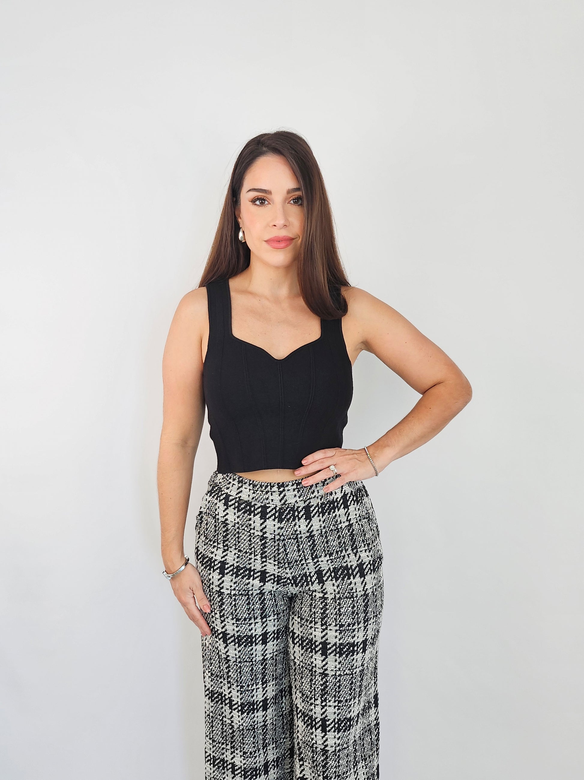 Black knitted crop top perfect to pair with any item in your wardrobe making this a staple piece to have. 